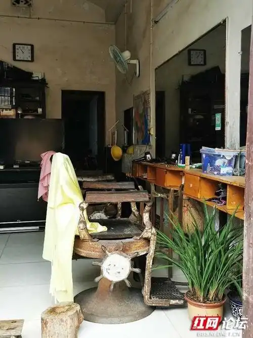 网眼看洪江丨老理发店,是一段美好的回忆和历史的见证