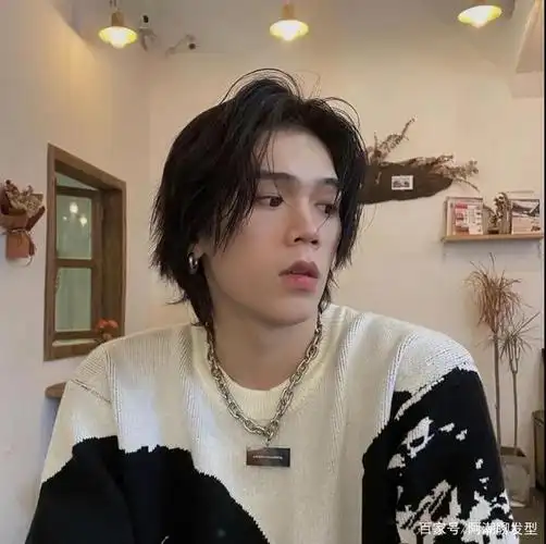 春节男生发型也别剪得太成熟,试试这4款,剪完清新帅气又减龄!