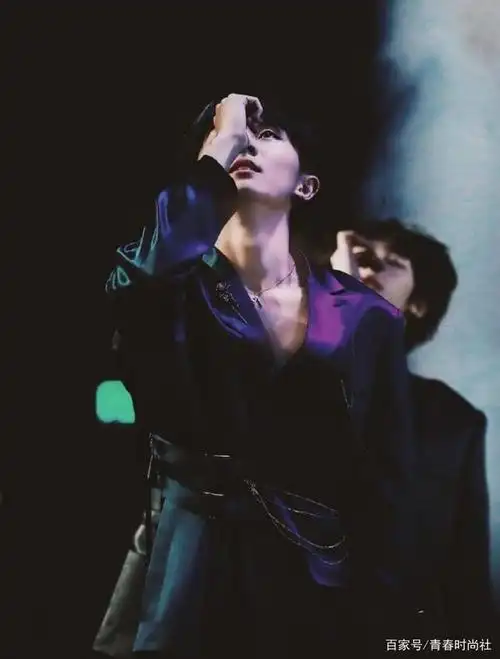 时代少年团马嘉祺的腹肌,锁骨和腿,每一处都是心动狙击