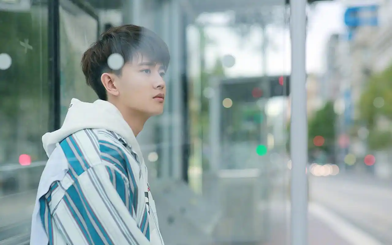 首页 桌面壁纸 任嘉伦休闲帅气街拍图片电脑壁纸上一张下一张查看原图