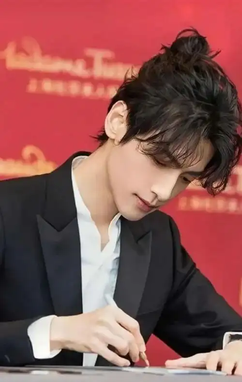 小咕每日安利#小咕今天分享是建模脸罗云熙的侧颜小合集啊,颜值高