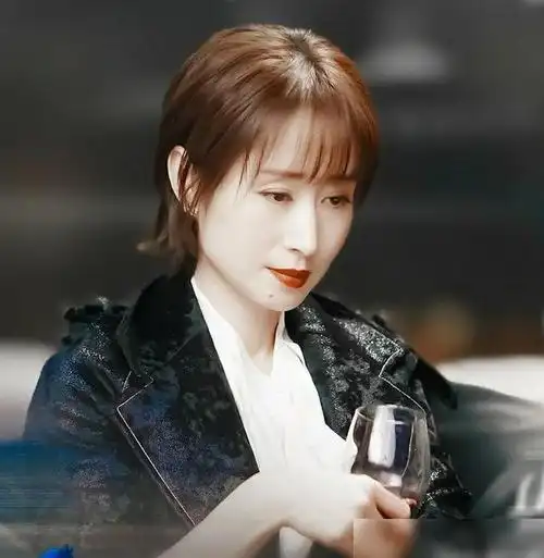 《正青春》首播高赞,次日"拉稀",演技三级分化,配音吐槽不断