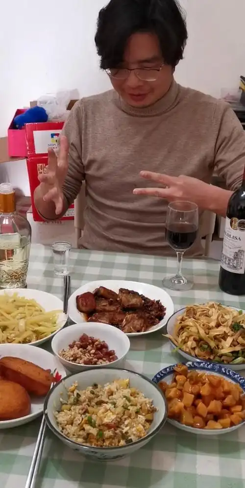 在家无聊#过年在家,没人陪我喝酒,自己跟自己喝