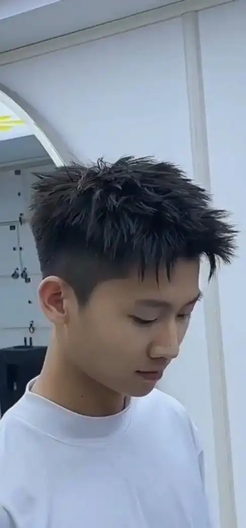 超帅的前刺钢夹烫.这样的摩根前刺发型,有几个男生不喜欢呢,# - 抖音