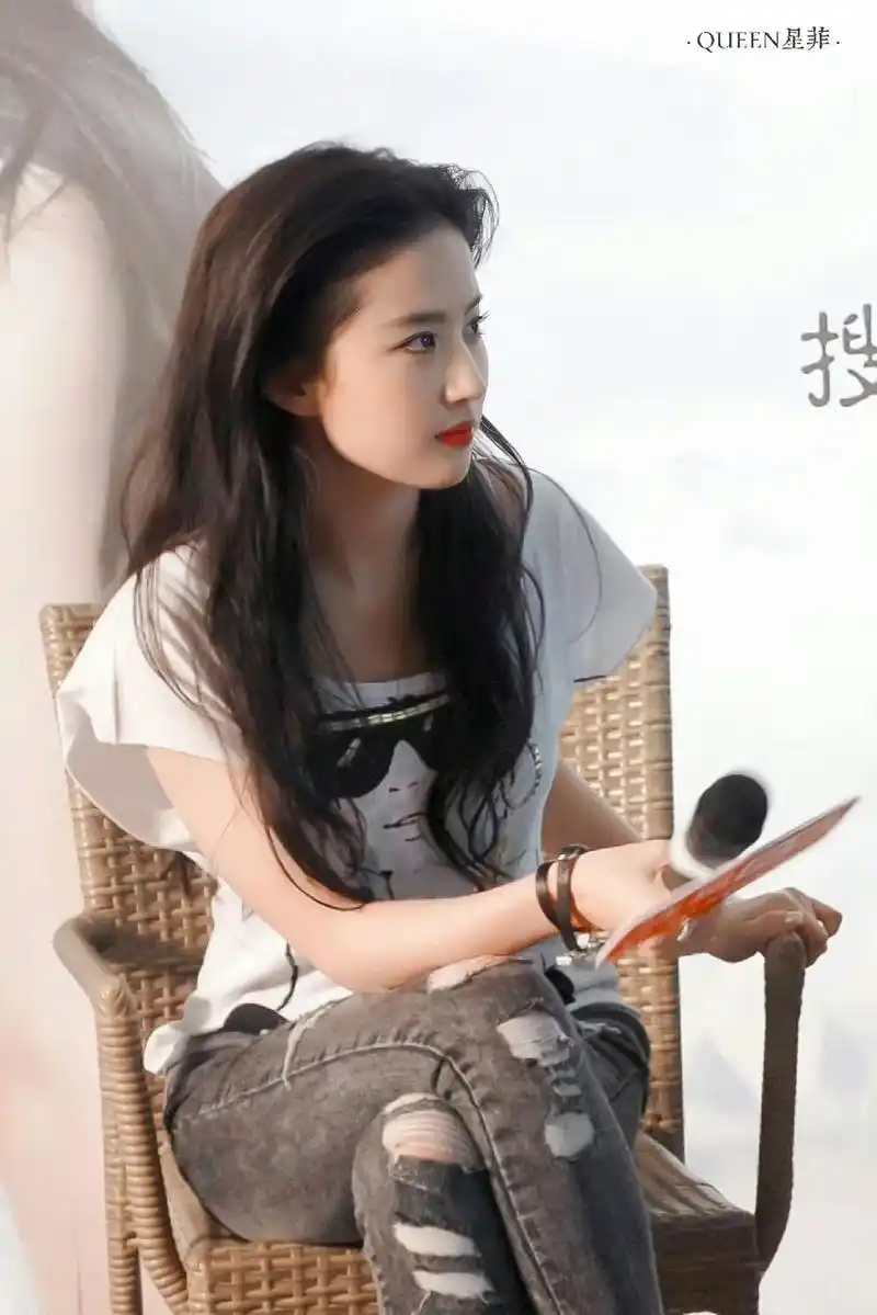 真的是可爱炸了#刘亦菲 #笑容最治愈的女孩 #清纯甜美 - 抖音