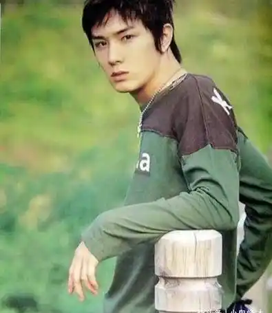 李承铉:19岁出道,花10亿赎身来中国发展,却为戚薇甘当家庭主夫_安以轩