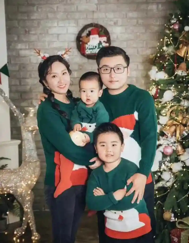 金星助理沈南和老婆,儿子全家福,很多人因为《金星秀》才认识沈南