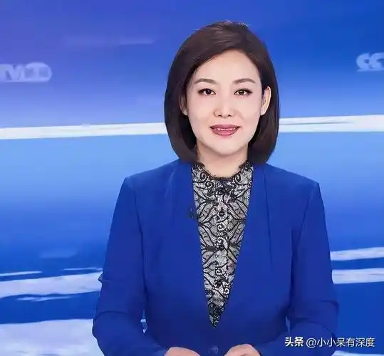 央视主持人郑丽近照,她长相出色,端庄秀丽,有一流的播音功底!