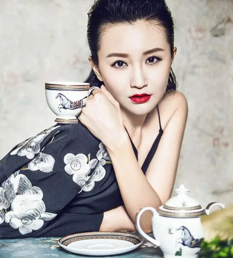 蒋雯丽,中国影视女演员,中国民主促进会(民进)会员.