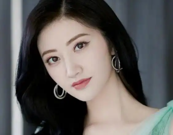 景甜的家世很普通