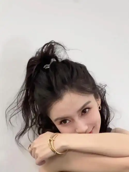 杨颖blingbling的眼妆 angelababy嘟嘴好可爱