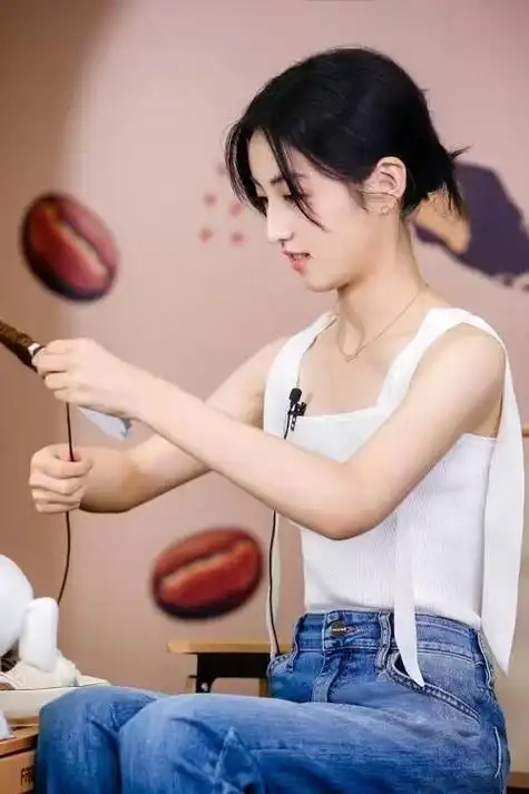 张译没有说错赵今麦和张子枫已走上两条截然不同的大路