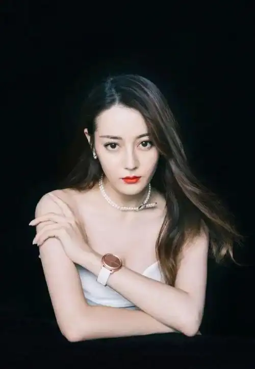 戴上这条珍珠项链我看到了公主的模样