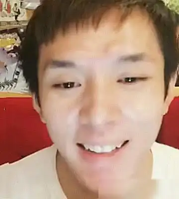 本以为现在素颜的李佳琦够沧桑了直到看到他的旧照我滴乖乖