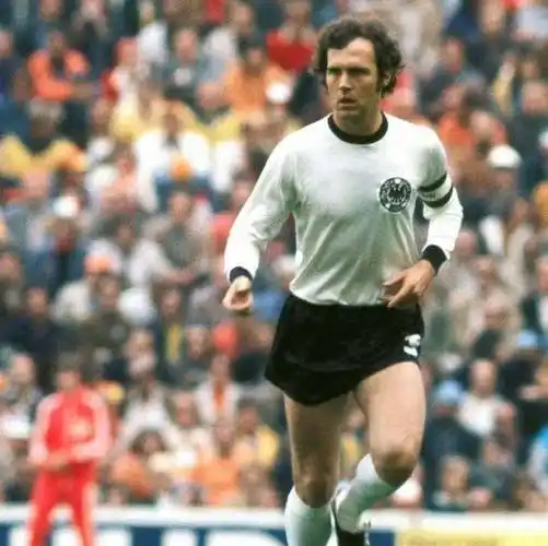 球王有很多足球皇帝只有一个!