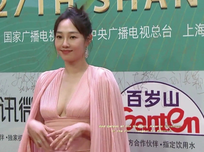 白玉兰红毯:倪妮复古,关晓彤小肚子被挤出来,白百何性感镇场