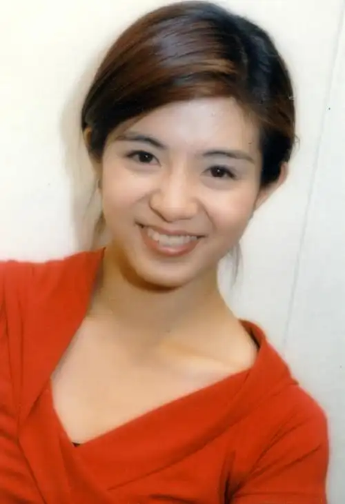 情感生活1997年杨采妮承认恋情,并宣布退出演艺圈,经营2人合开的starz