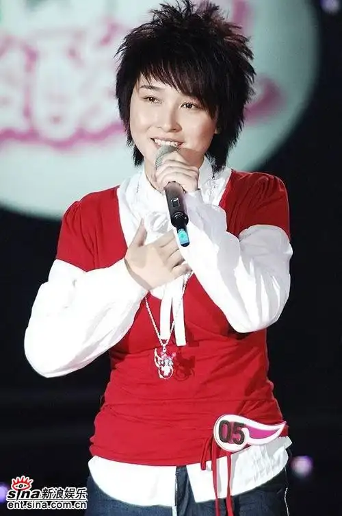 影音娱乐 音乐 2006超级女声专题 正文厉娜手捂胸口演唱  点击此处