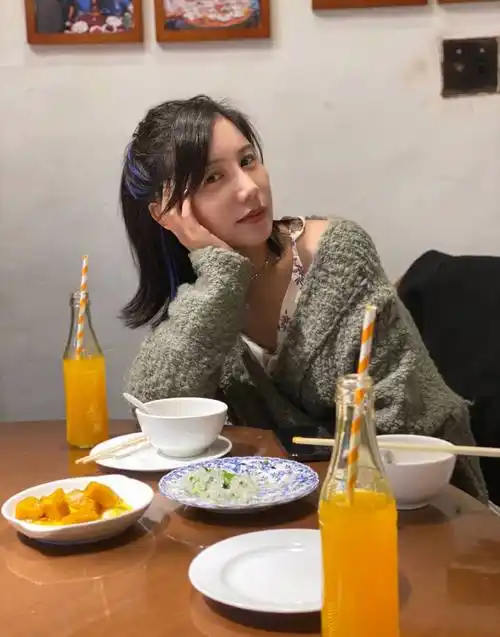 黄景瑜前妻晒大量生活照笑容灿烂状态恢复走出自杀阴霾