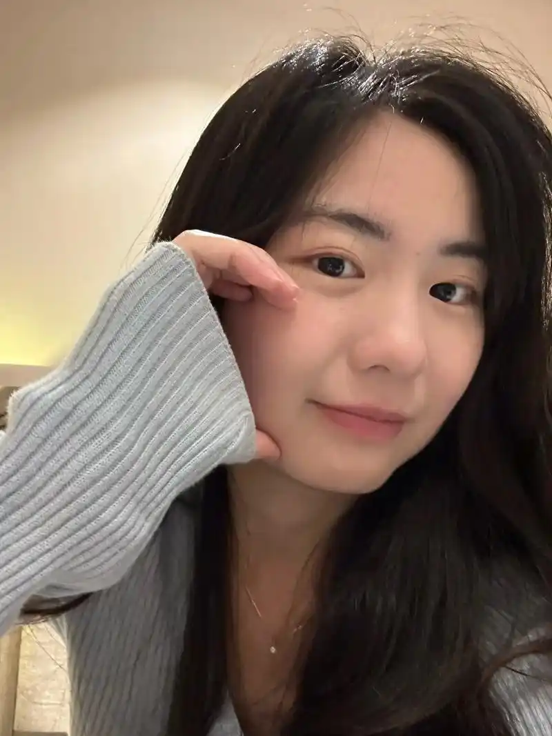 是蓝色.#分享照片  #多看一会就好看了 #闲的闲的纯闲的 - 抖音