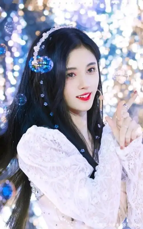 鞠婧祎的一些旧照片使"善良"的粉丝关闭