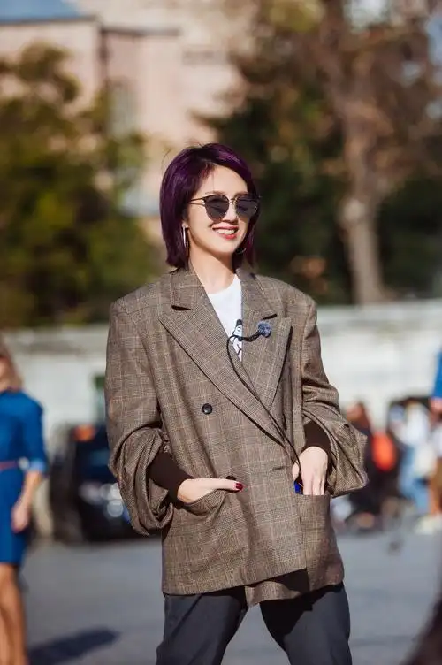 怒吃柠檬杨千嬅丁子高结婚十周年视频幸福满满羡煞众人