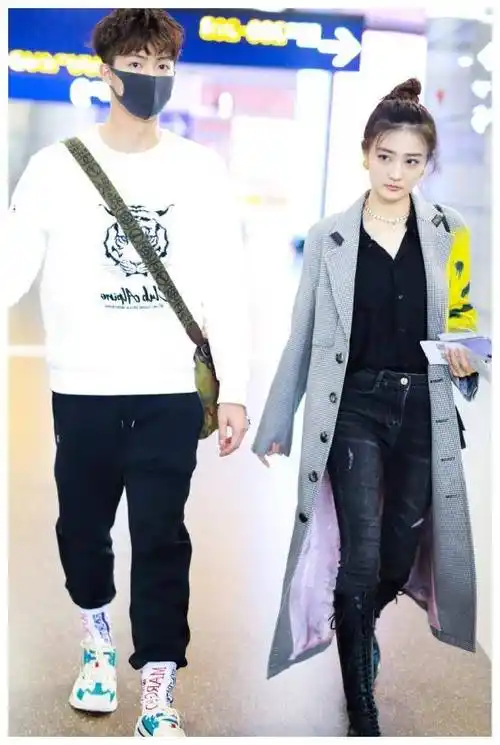 原创以为方脸徐璐过百当她穿小脚裤却不及男友腿一半粗时酸了