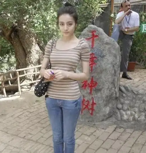 迪丽热巴出道前照片曝光,原来素颜的她这么美,网友惊呆了