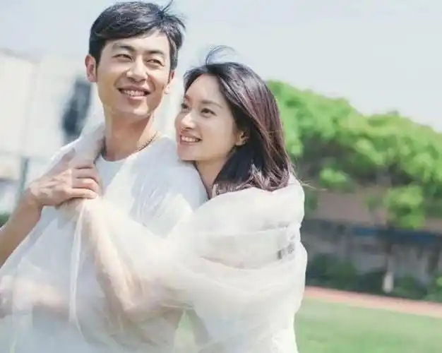 朱亚文老婆生病晒照片,模样狼狈唇色苍白很憔悴,素颜状态引热议