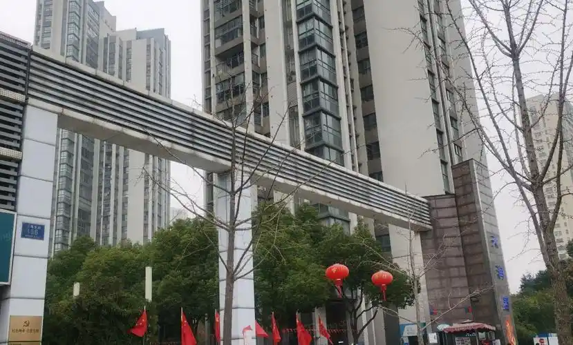 天润园3室2厅中装修出售价格可谈