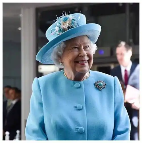 26万年薪招小编,皇室穿搭终于有地方学了!_凯特_梅根_服装