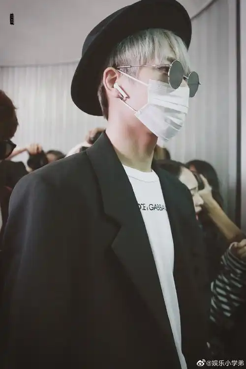 能够轻松驾驭各种样式的帽子啊,可可爱爱~@林彦俊