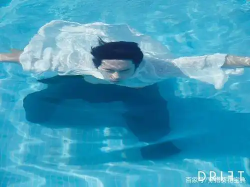 这几张黑白照片也是表现力满分!期                    !