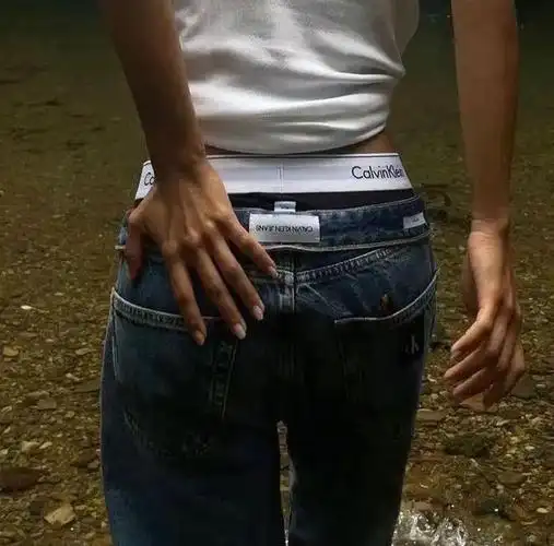 裤腰越穿越低到底是耍流氓还是耍帅