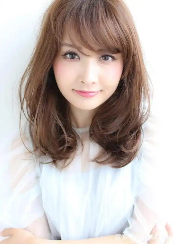 圆脸的女生适合哪些类型的刘海呢?