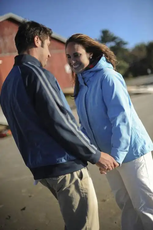 成年人,两个人,微笑,竖图,室外,白天,幸福,美国,浪漫,面对面,摄影