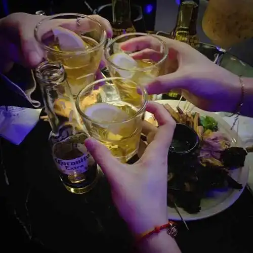 摩登酒吧modern bar-"[薄荷]环境:八点半左右到的 人还很少.