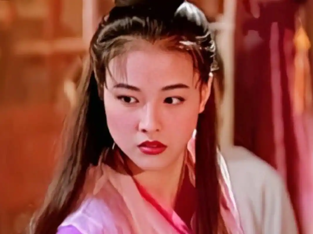 周海媚去世令人痛惜,男子3小时叶雕周芷若,用特殊方式纪念青春