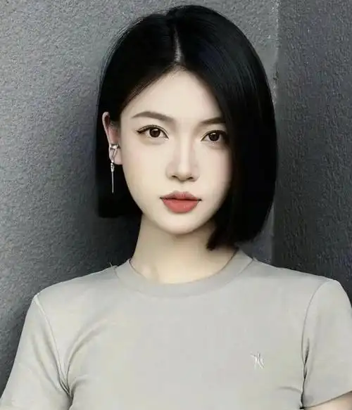 短发女生的时尚秘诀:"一刀切"发型打造清爽干练形象