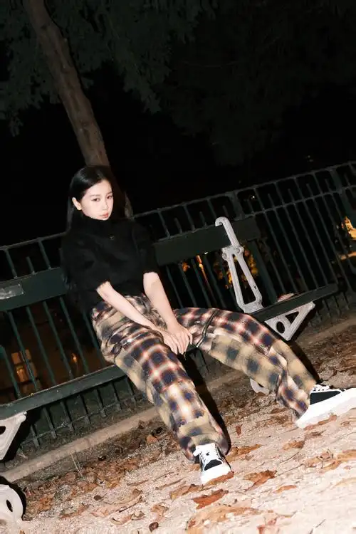 超话92#虞书欣巴黎时装周#一则来自@虞书欣esther的巴黎夜景街拍