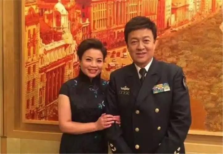 她曾22次登上春晚走红,获国家一级演员,为何至今50岁孑然一身?_张也