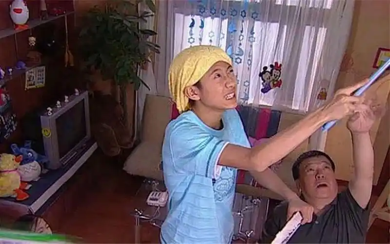 胡一统追求美女,结果把刘星坑惨了,果然是亲生的