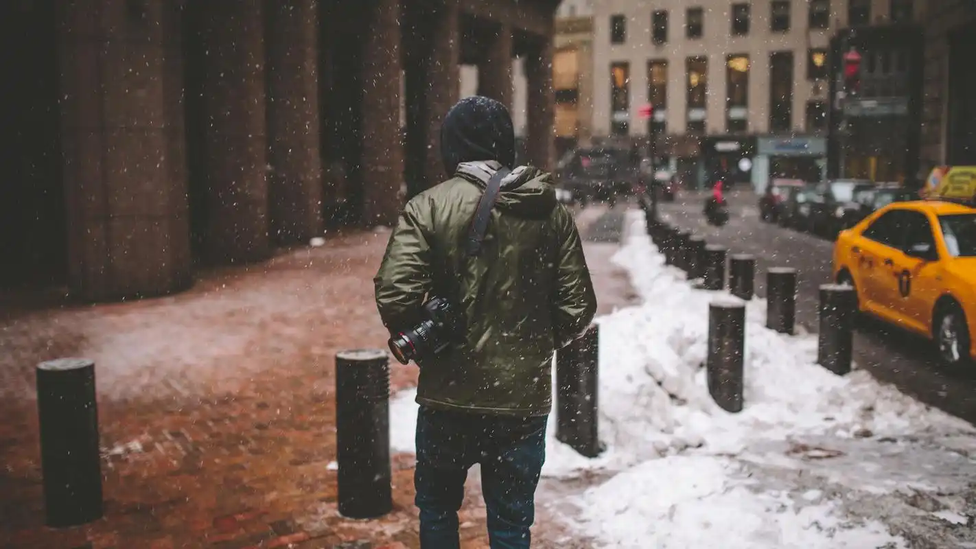 欧美男生背景黑白高清壁纸