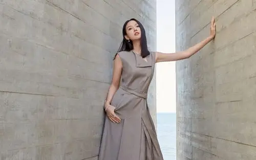 张梓琳街拍图片壁纸35