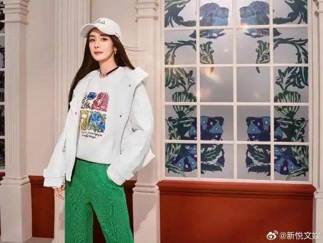 杨幂高级运动感穿搭