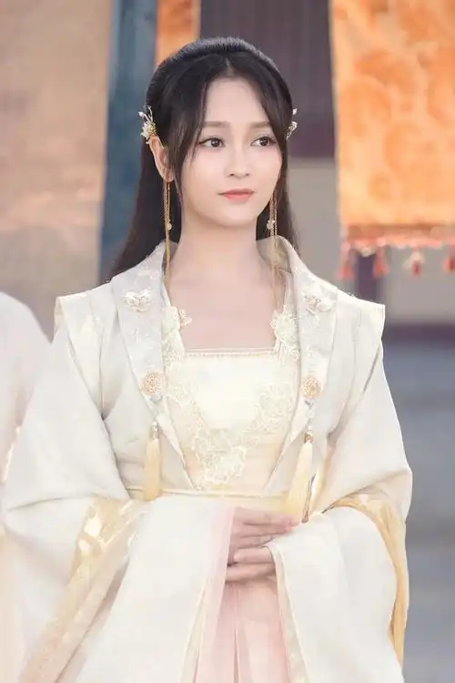 王一菲古装造型清雅迷人