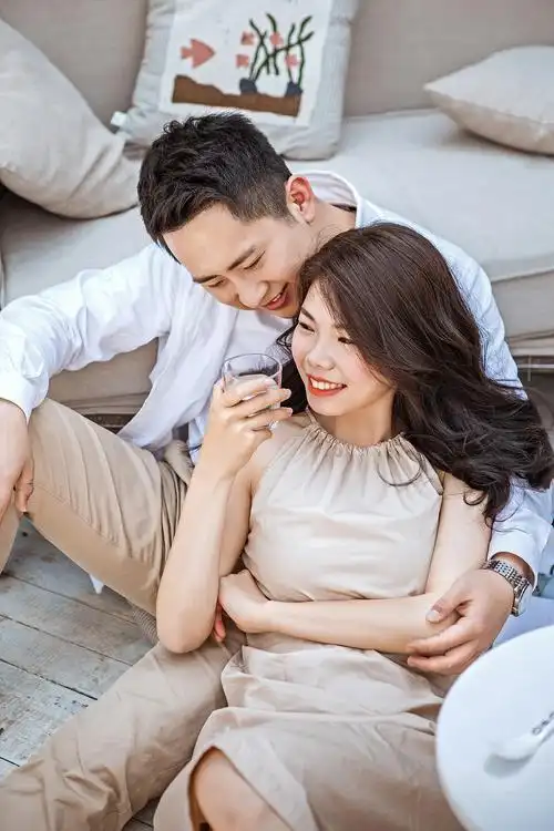 居家风情侣写真