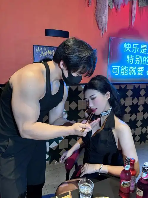 重庆男模餐厅·萧亚轩的快乐·让我合不拢嘴