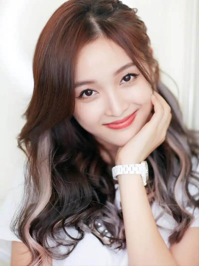 通过《创造101》这个大舞台,吴宣仪展现了她身上的闪光点,在奋斗中