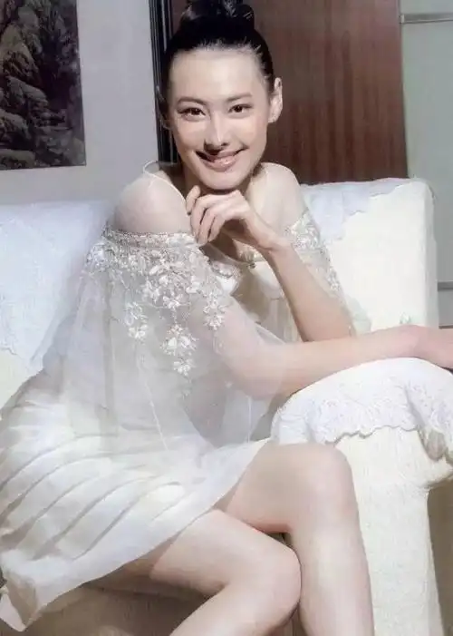 这次要给大家说说娱乐圈的八卦新闻,主角是我们的知名女星梁洛施哦!